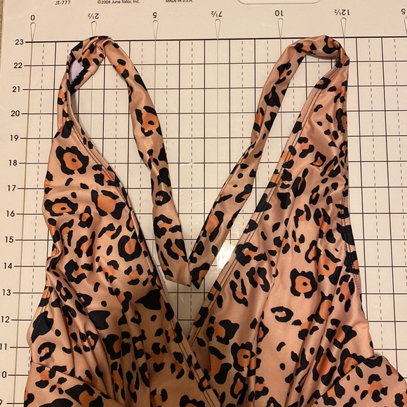 Large Cheetah Print/Black Shein* Swimsuit 1 Piece Waist Accent Women’s HalterTie - Picture 9 of 10